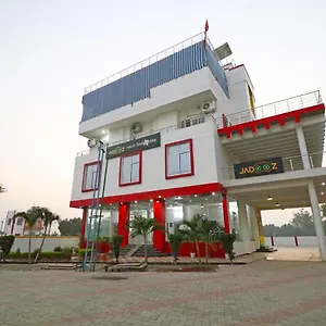 Oyo 23416 Maharaja 3* Pura Raghunath