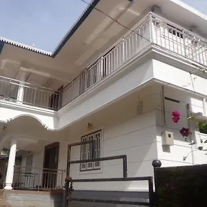 Guest house Aarons
