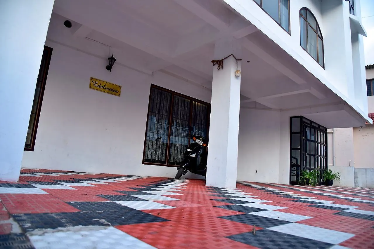 Hotel Natura Inn Munnar